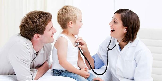 doctor examines a child with diabetes